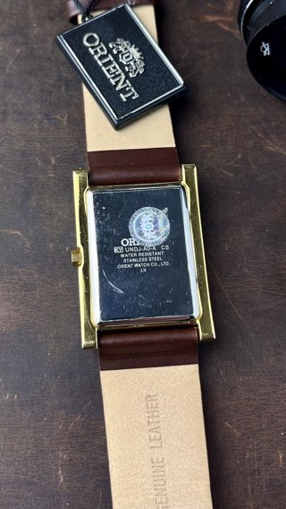 Orient, прямоугольный позолоченный корпус, фактурный циферблат: задняя крышка, фото 7