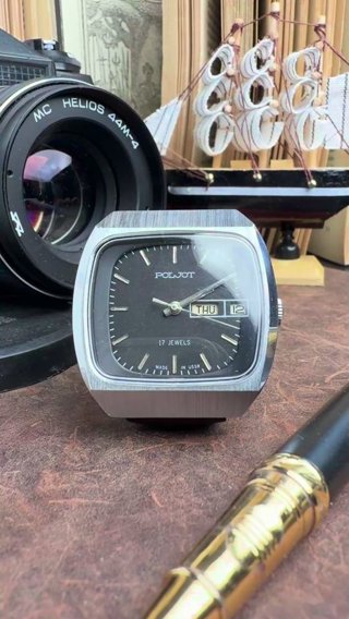 Полёт «Телевизор» 2628, чёрный циферблат, календарь