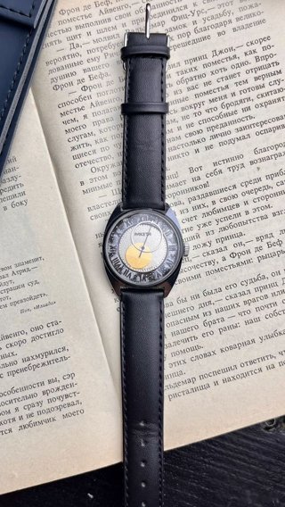 Ракета «Луна», циферблат с Луной и звёздным небом, римские цифры: общий вид, фото 4