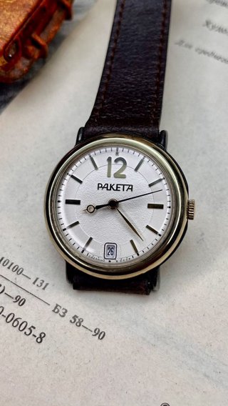 Ракета с датой, чёрный корпус с золотым ободком: механизм, фото 5