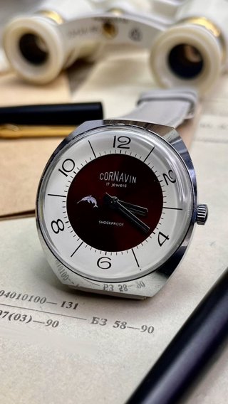 Cornavin Dolphin (Ракета), красный градиентный циферблат: общий вид, фото 5