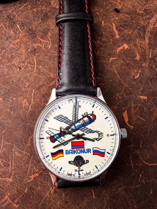 Слава «Байконур», циферблат с орбитальной станцией, дата: общий вид, фото 4